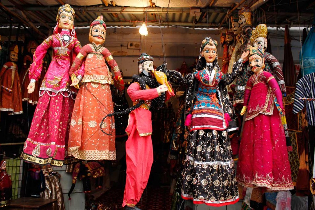 Colourful puppets in Jaipur market – A local handicraft